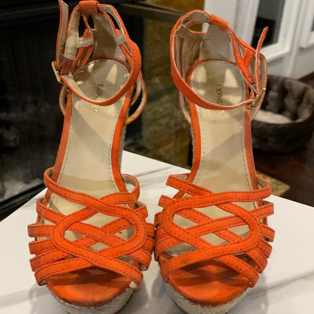 Express orange block 4” heel platform 2”straw SZ 7